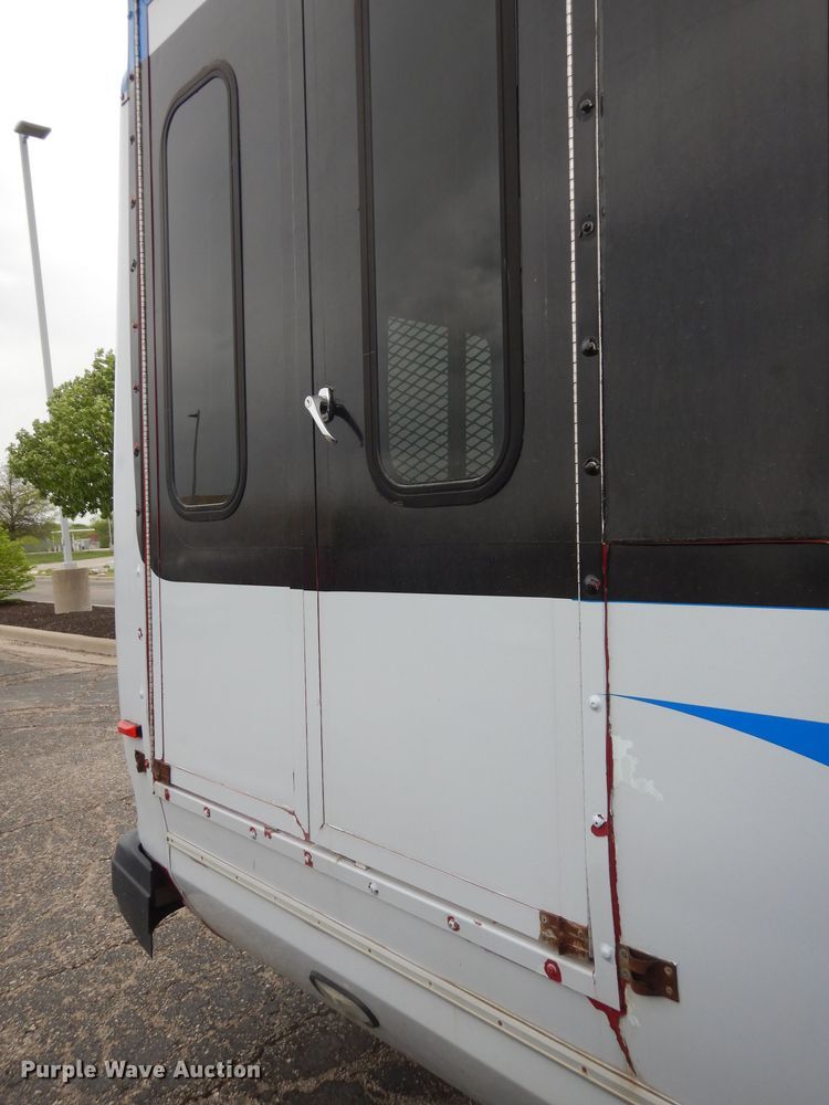 image for item IB9860 2012 Ford Econoline E450 Super Duty  shuttle bus