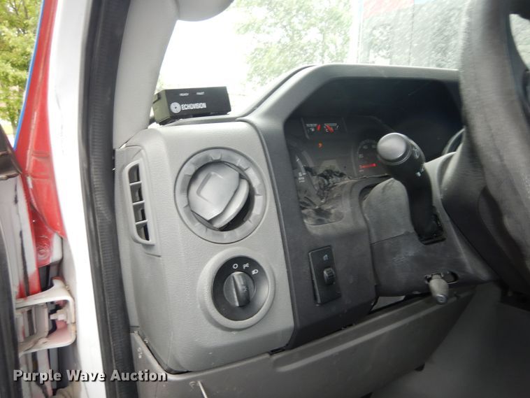 image for item IB9860 2012 Ford Econoline E450 Super Duty  shuttle bus