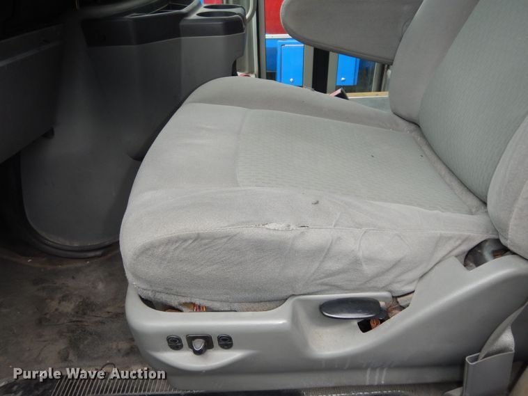 image for item IB9860 2012 Ford Econoline E450 Super Duty  shuttle bus