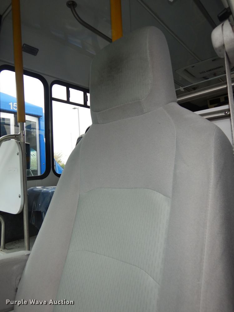 image for item IB9860 2012 Ford Econoline E450 Super Duty  shuttle bus