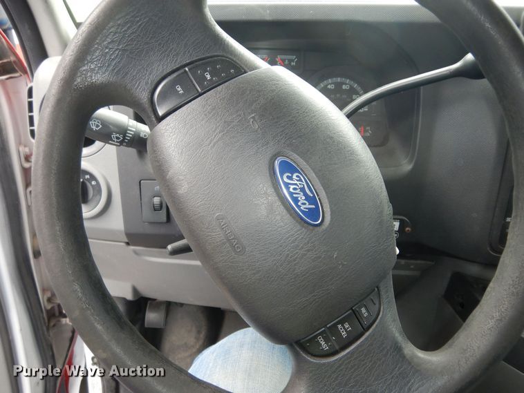 image for item IB9860 2012 Ford Econoline E450 Super Duty  shuttle bus