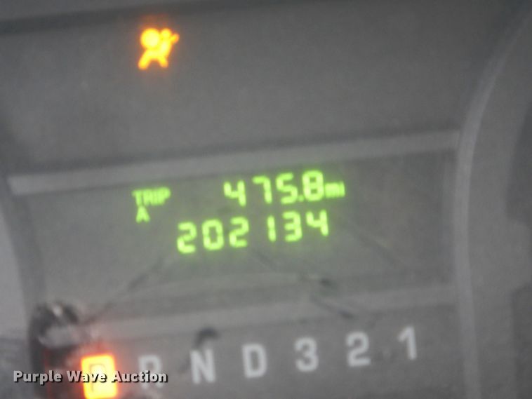 image for item IB9860 2012 Ford Econoline E450 Super Duty  shuttle bus