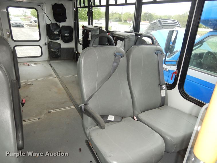 image for item IB9860 2012 Ford Econoline E450 Super Duty  shuttle bus