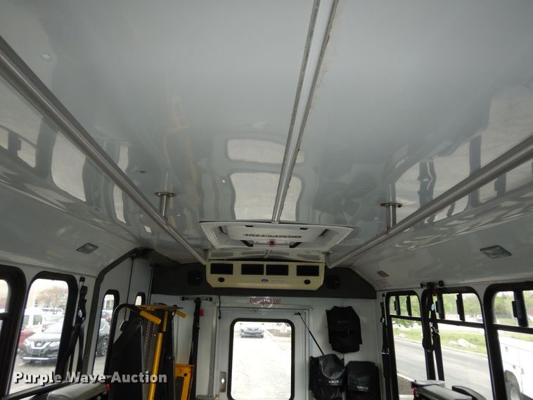 image for item IB9860 2012 Ford Econoline E450 Super Duty  shuttle bus