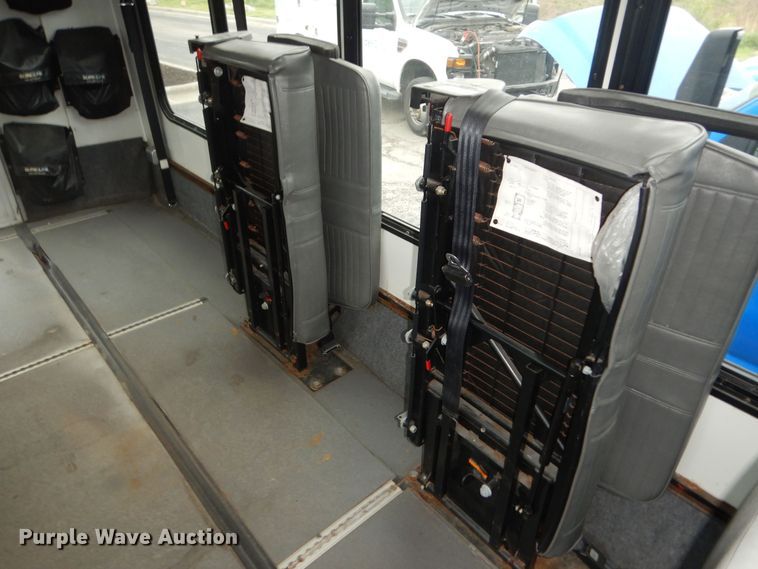 image for item IB9860 2012 Ford Econoline E450 Super Duty  shuttle bus