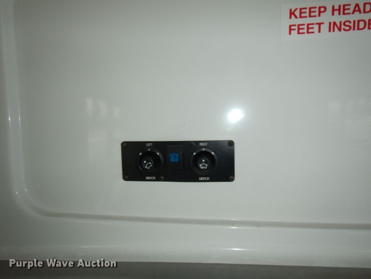 image for item IB9860 2012 Ford Econoline E450 Super Duty  shuttle bus