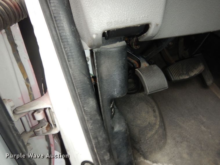 image for item IB9860 2012 Ford Econoline E450 Super Duty  shuttle bus