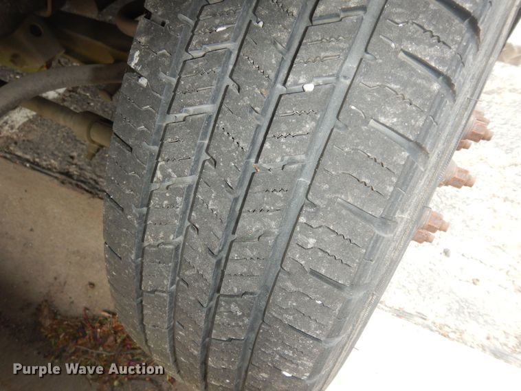 image for item IB9860 2012 Ford Econoline E450 Super Duty  shuttle bus