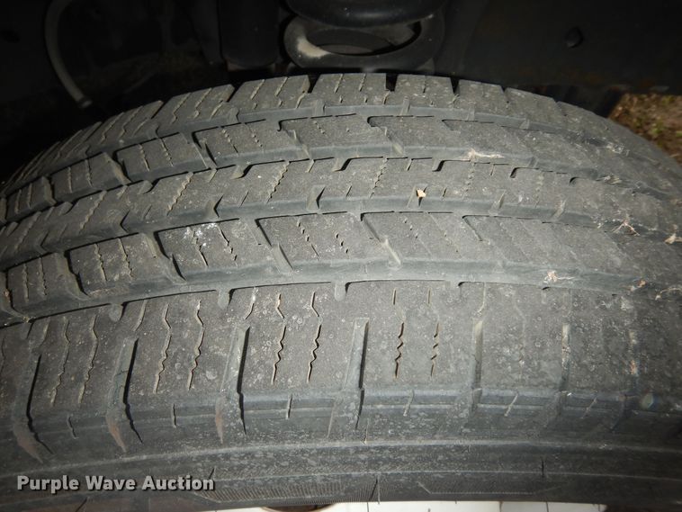 image for item IB9860 2012 Ford Econoline E450 Super Duty  shuttle bus