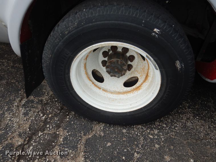 image for item IB9860 2012 Ford Econoline E450 Super Duty  shuttle bus