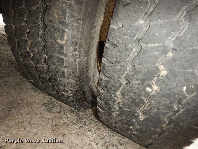 image for item IB9860 2012 Ford Econoline E450 Super Duty  shuttle bus