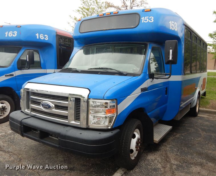 image for item IB9861 2011 Ford Econoline E450 Super Duty  shuttle bus