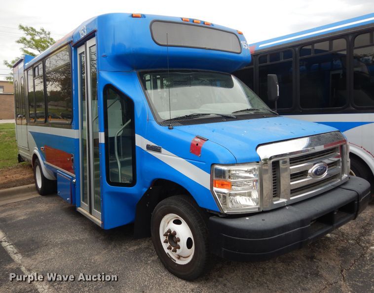 image for item IB9861 2011 Ford Econoline E450 Super Duty  shuttle bus