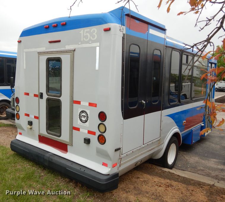 image for item IB9861 2011 Ford Econoline E450 Super Duty  shuttle bus