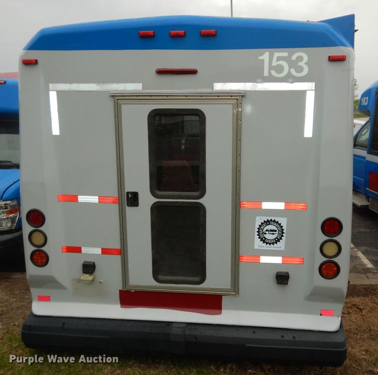 image for item IB9861 2011 Ford Econoline E450 Super Duty  shuttle bus