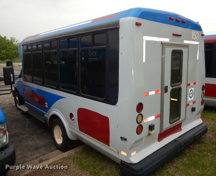 image for item IB9861 2011 Ford Econoline E450 Super Duty  shuttle bus