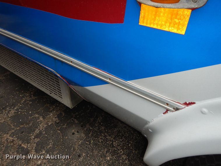 image for item IB9861 2011 Ford Econoline E450 Super Duty  shuttle bus