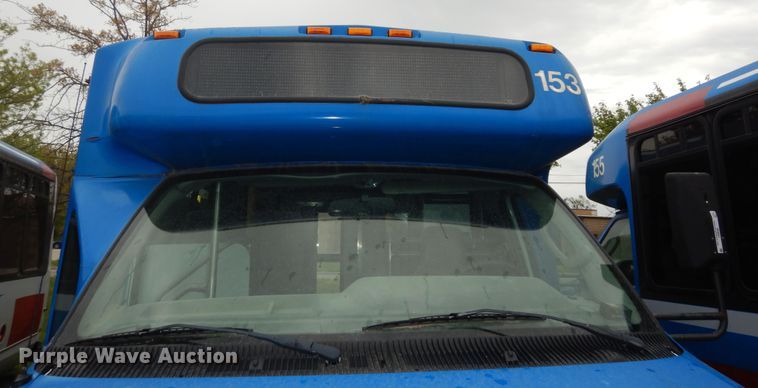 image for item IB9861 2011 Ford Econoline E450 Super Duty  shuttle bus