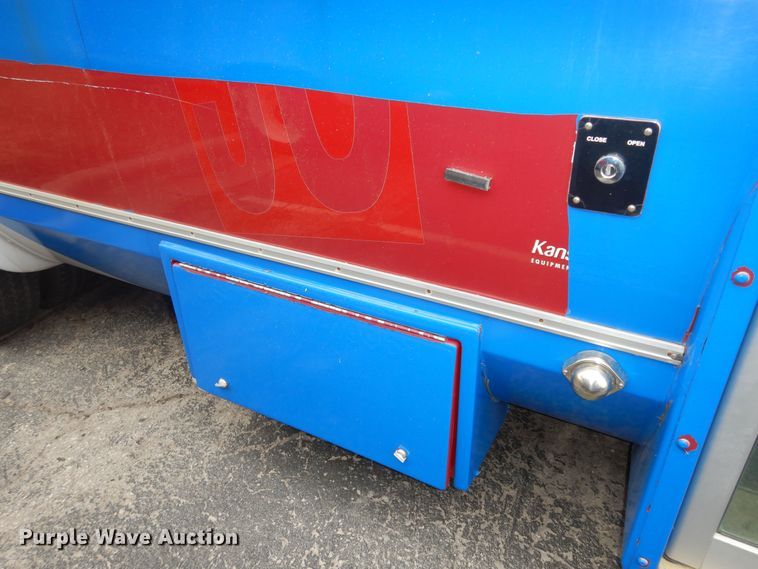 image for item IB9861 2011 Ford Econoline E450 Super Duty  shuttle bus