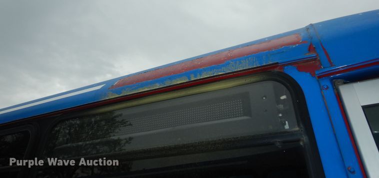 image for item IB9861 2011 Ford Econoline E450 Super Duty  shuttle bus