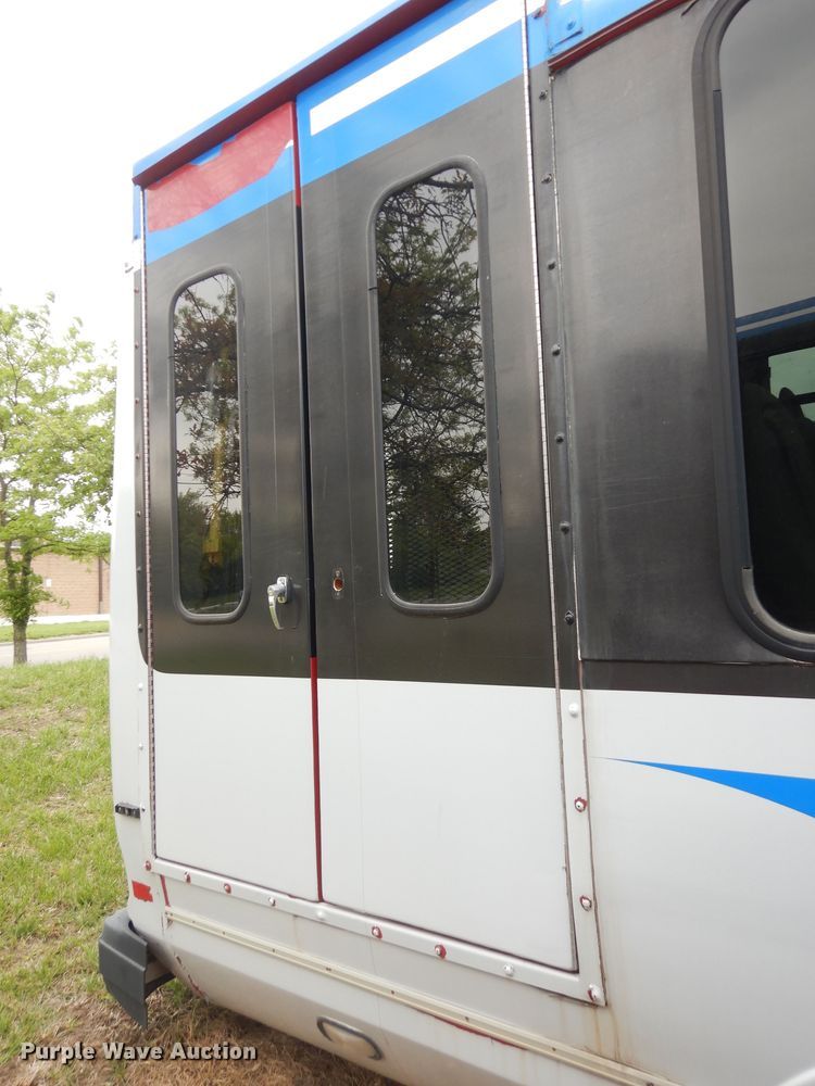 image for item IB9861 2011 Ford Econoline E450 Super Duty  shuttle bus