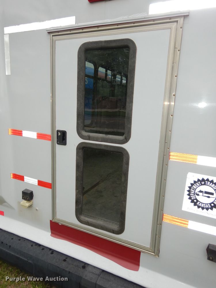 image for item IB9861 2011 Ford Econoline E450 Super Duty  shuttle bus