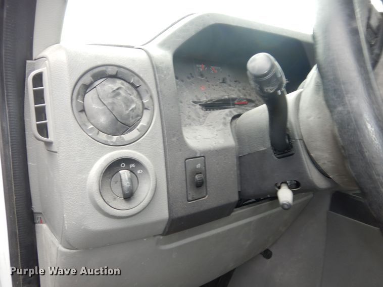 image for item IB9861 2011 Ford Econoline E450 Super Duty  shuttle bus