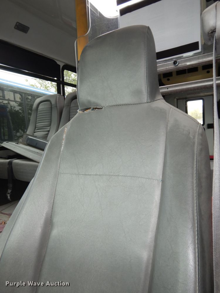 image for item IB9861 2011 Ford Econoline E450 Super Duty  shuttle bus