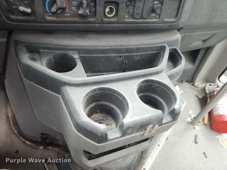 image for item IB9861 2011 Ford Econoline E450 Super Duty  shuttle bus