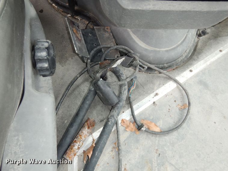 image for item IB9861 2011 Ford Econoline E450 Super Duty  shuttle bus