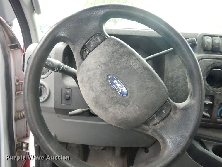 image for item IB9861 2011 Ford Econoline E450 Super Duty  shuttle bus