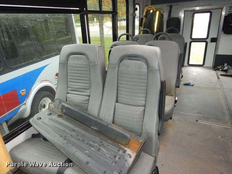 image for item IB9861 2011 Ford Econoline E450 Super Duty  shuttle bus