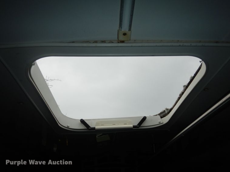 image for item IB9861 2011 Ford Econoline E450 Super Duty  shuttle bus