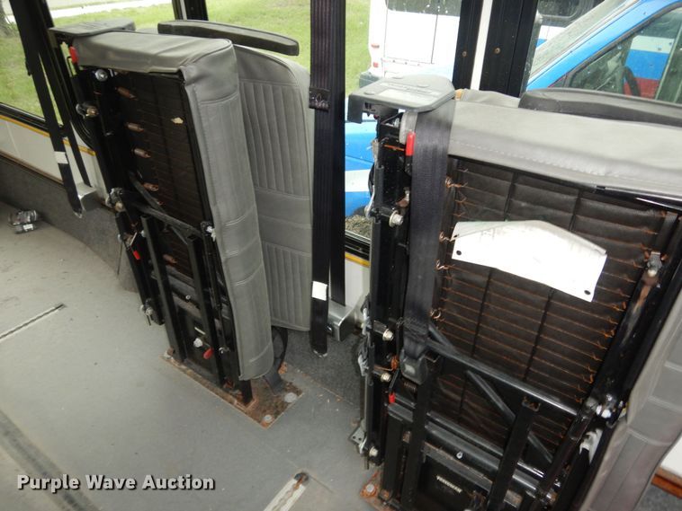 image for item IB9861 2011 Ford Econoline E450 Super Duty  shuttle bus