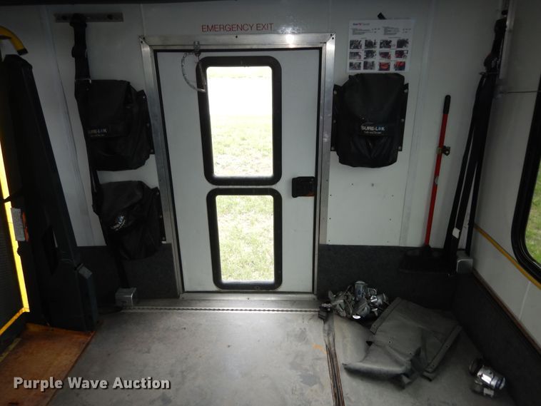 image for item IB9861 2011 Ford Econoline E450 Super Duty  shuttle bus