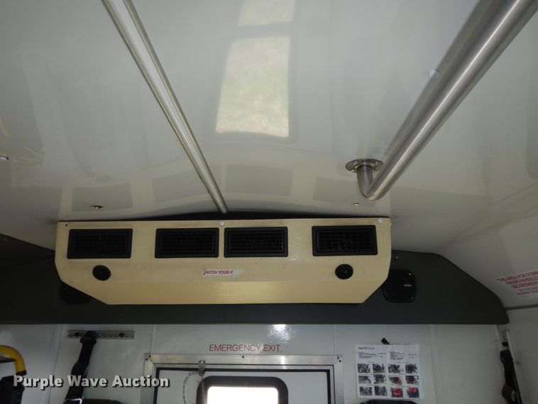 image for item IB9861 2011 Ford Econoline E450 Super Duty  shuttle bus