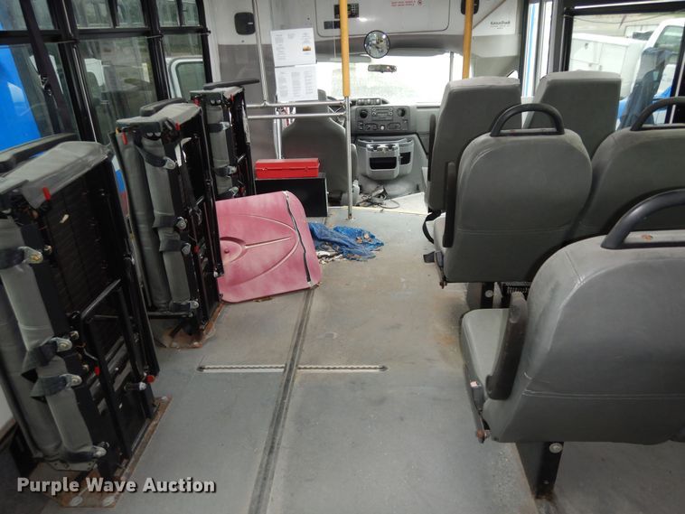 image for item IB9861 2011 Ford Econoline E450 Super Duty  shuttle bus