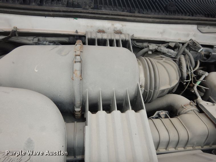 image for item IB9861 2011 Ford Econoline E450 Super Duty  shuttle bus