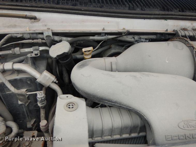 image for item IB9861 2011 Ford Econoline E450 Super Duty  shuttle bus