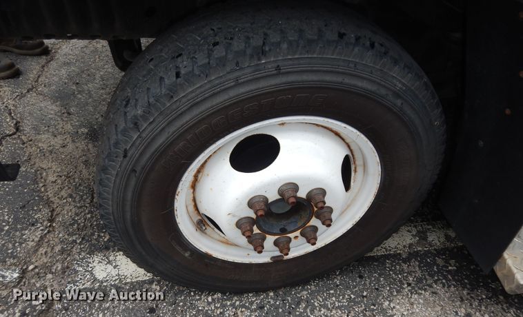 image for item IB9861 2011 Ford Econoline E450 Super Duty  shuttle bus