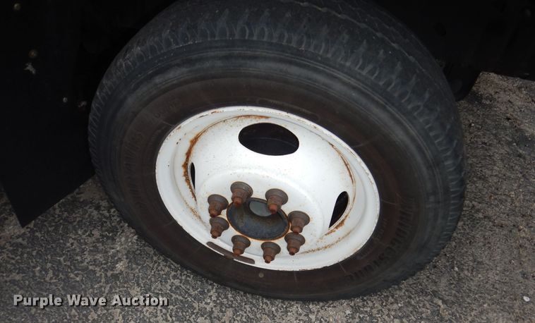 image for item IB9861 2011 Ford Econoline E450 Super Duty  shuttle bus