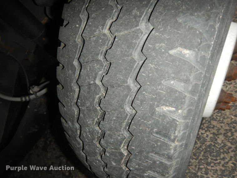 image for item IB9861 2011 Ford Econoline E450 Super Duty  shuttle bus