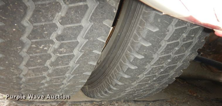 image for item IB9861 2011 Ford Econoline E450 Super Duty  shuttle bus