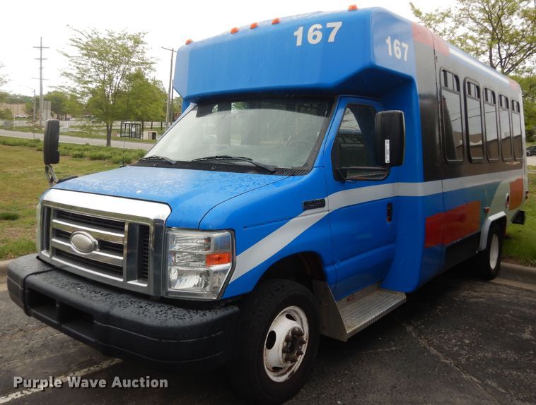 image for item IB9863 2014 Ford Econoline E450 Super Duty  shuttle bus
