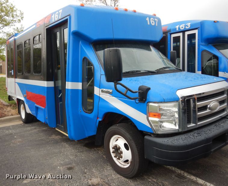 image for item IB9863 2014 Ford Econoline E450 Super Duty  shuttle bus