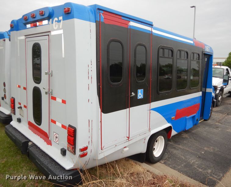 image for item IB9863 2014 Ford Econoline E450 Super Duty  shuttle bus