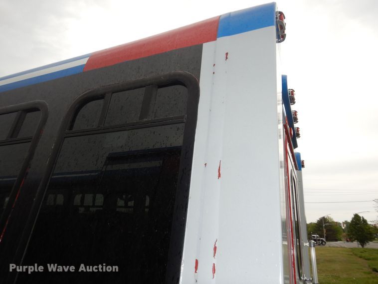 image for item IB9863 2014 Ford Econoline E450 Super Duty  shuttle bus