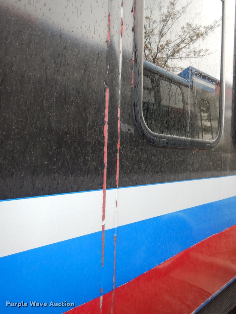 image for item IB9863 2014 Ford Econoline E450 Super Duty  shuttle bus