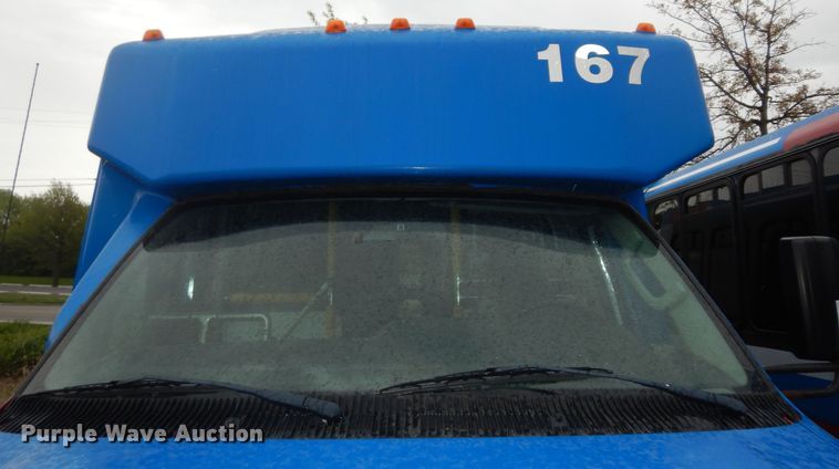 image for item IB9863 2014 Ford Econoline E450 Super Duty  shuttle bus