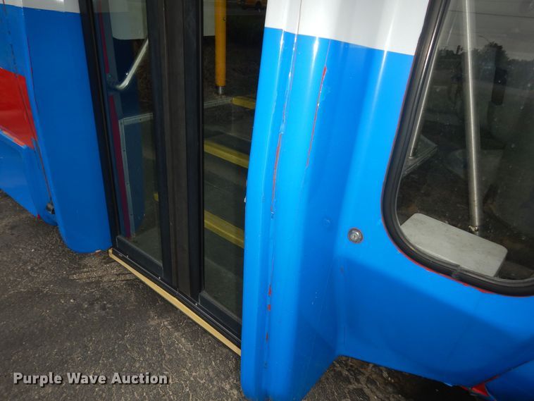 image for item IB9863 2014 Ford Econoline E450 Super Duty  shuttle bus